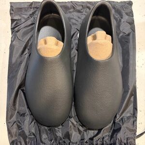 Yeezy SL-01 Black Loafers & Slip-Ons
